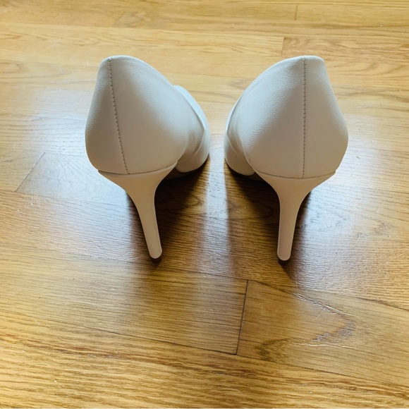 NWOT Charles by Charles David White Pumps - Picture 2 of 4